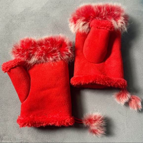 Red faux fur gloves - Picture 1 of 7